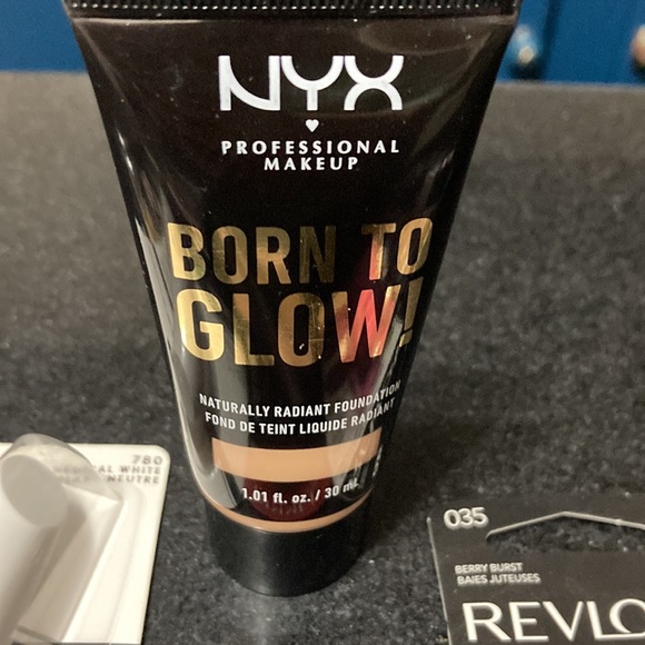 Makeup bundle - Picture 6 of 6